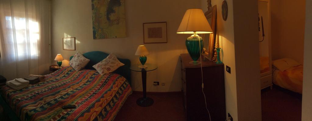 B&B A Casa Di Greta Pisa Rum bild