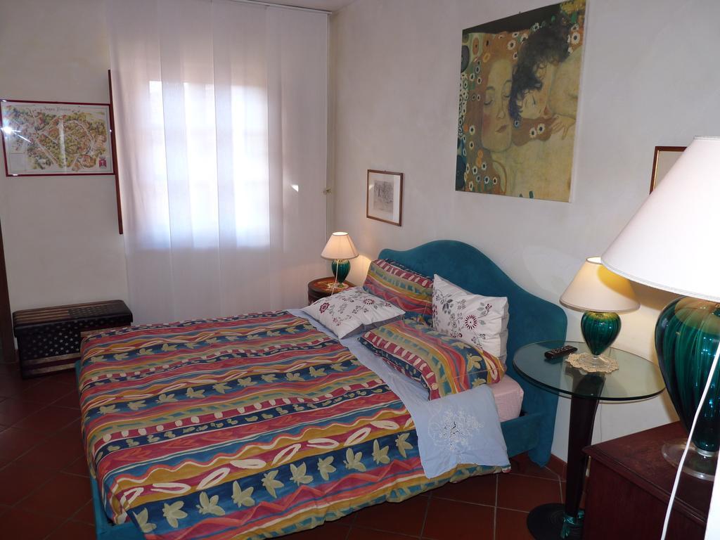 B&B A Casa Di Greta Pisa Rum bild